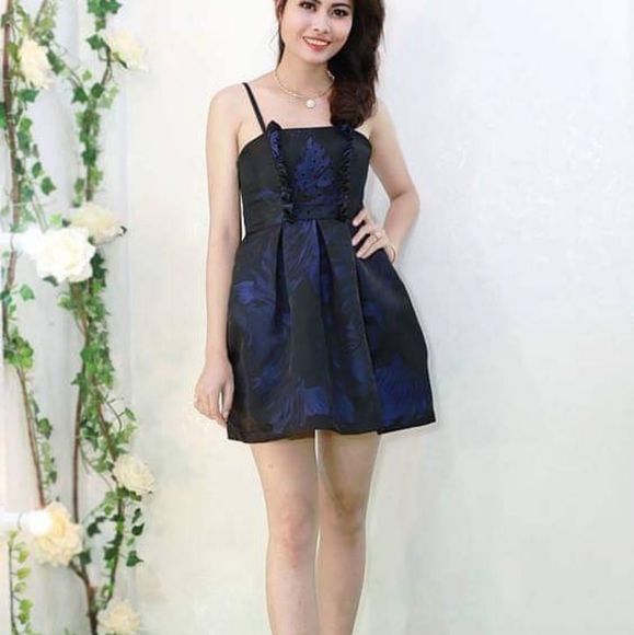 dresses - Picture 1 of 1